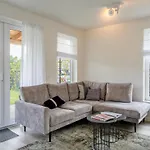 Holiday Home Between Rotterdam And Zeeland Vakantiehuis